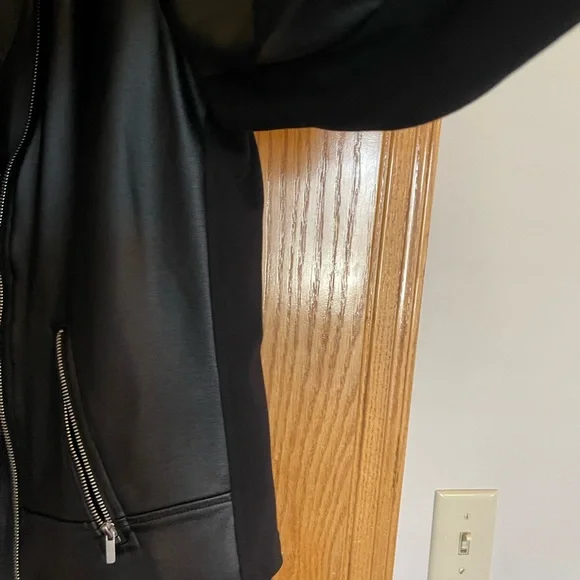 Beautiful Chicos faux leather jacket new without tags size 3 or XL - Picture 7 of 9
